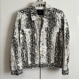 BLANK NYC NWOT Women's Oversized Snake Print Denim Jean Jacket, Size XS